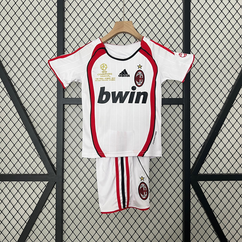 MILAN II 06/07 EDICIÓN LIMITADA CHAMPIONS LEAGUE CONJUNTO INFANTIL (RETRO)